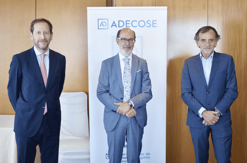 ADECOSE invita a José Boada, ex presidente de Pelayo, a su almuerzo mensual