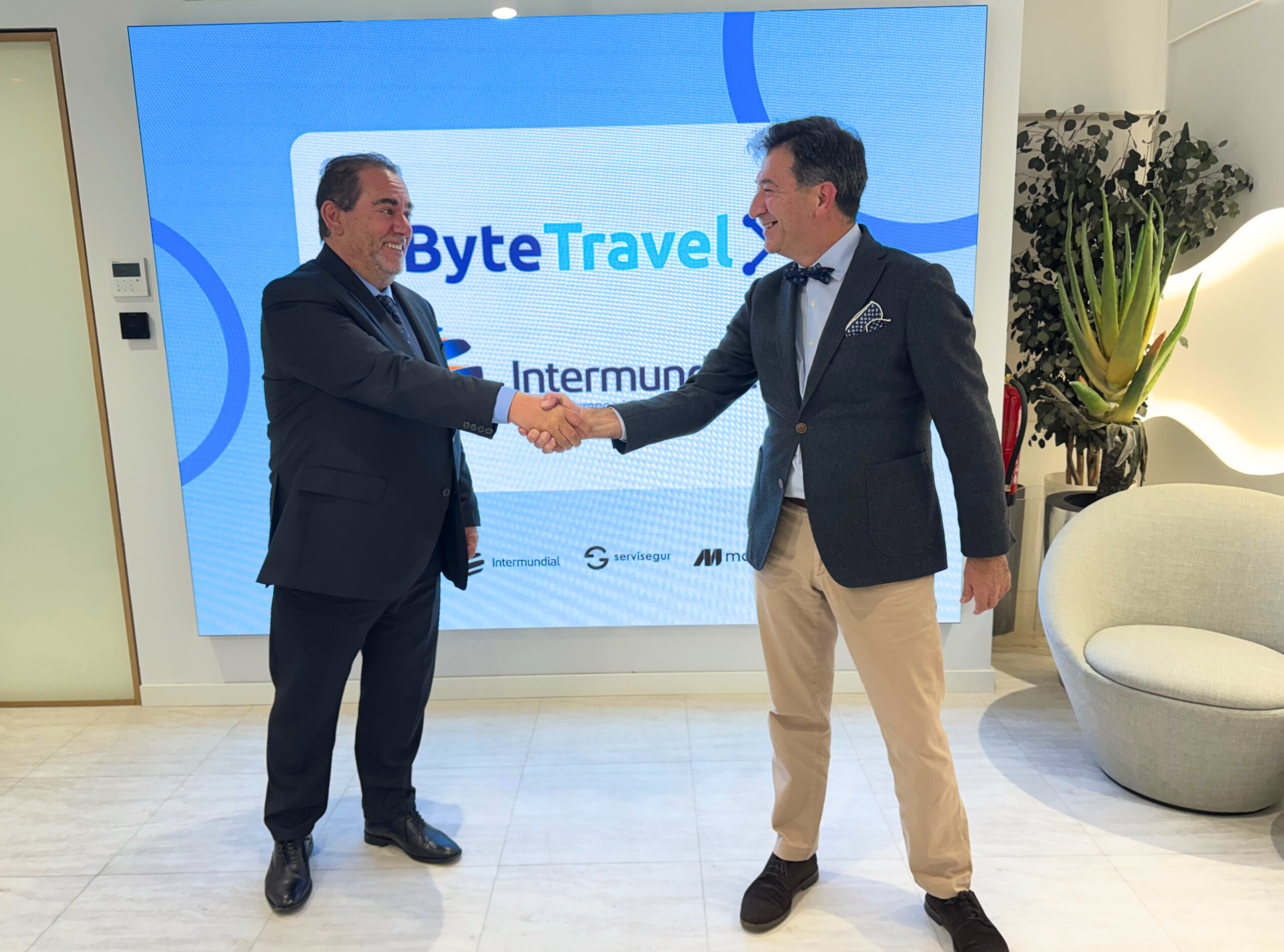 Intermundial se alía con ByteTravel para impulsar su estrategia global e integrar conectividad digital y seguros de viaje