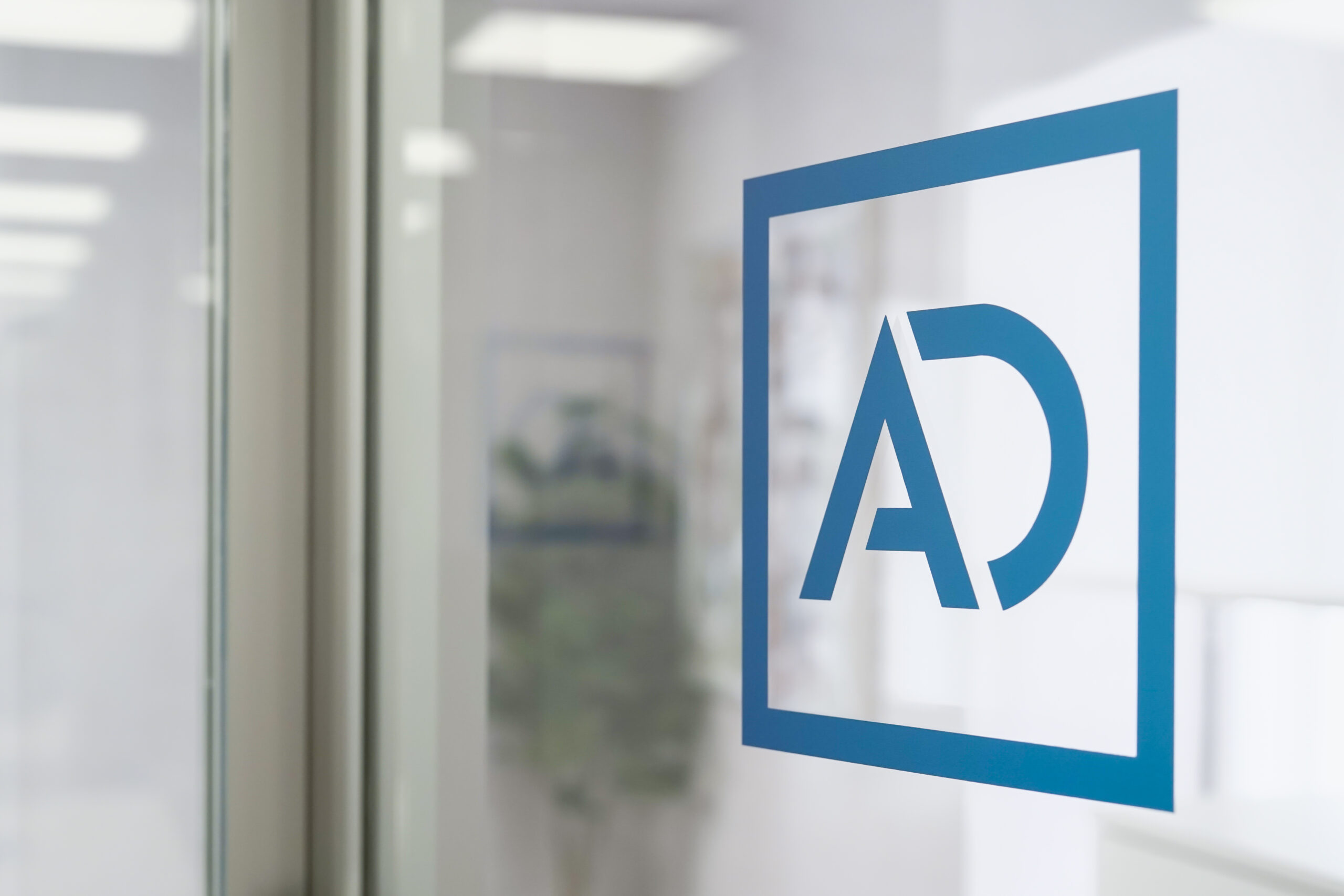 ADECOSE celebra un almuerzo con socios con Isabel de Jorge, directora general de ASEFA, como invitada