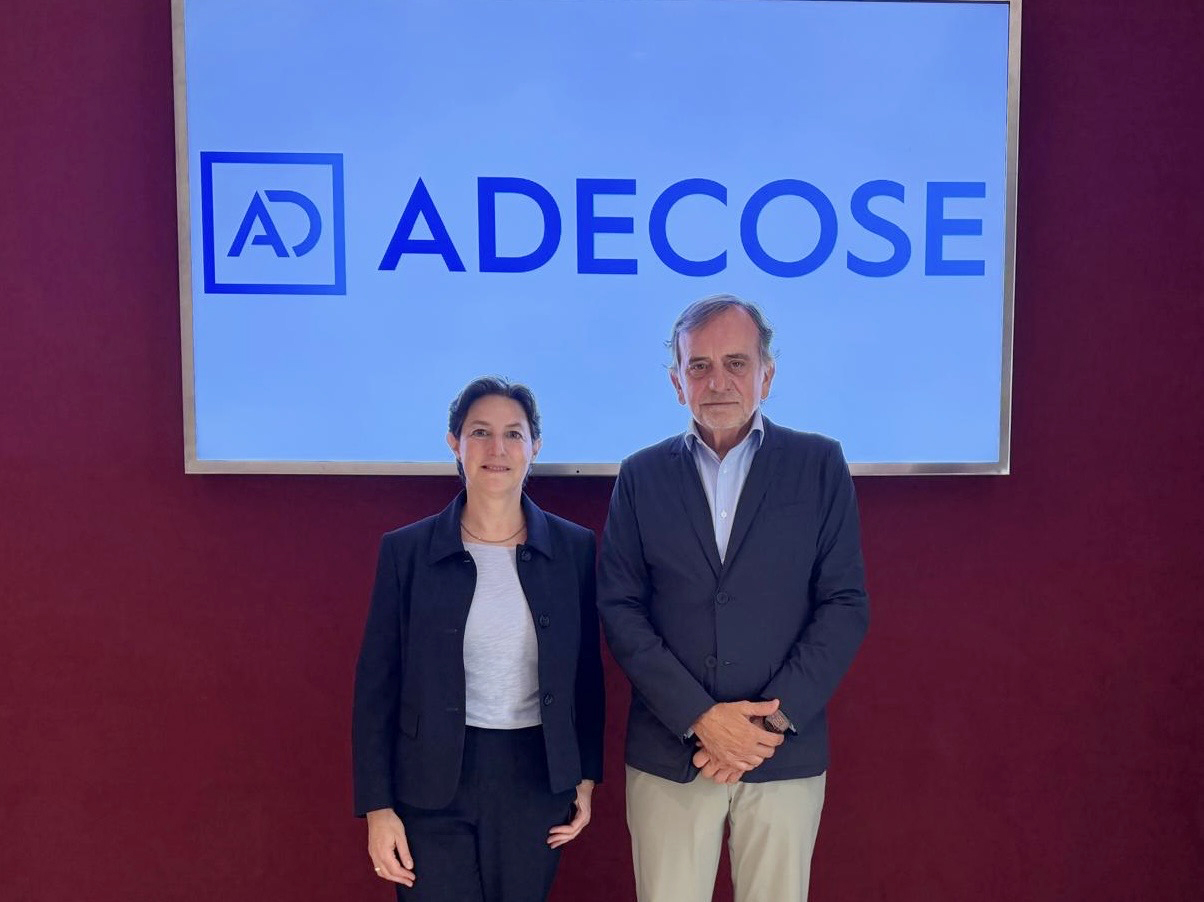 ADECOSE incorpora a la correduría JDM como socio y celebra un almuerzo con Betina Nickel, CEO de ARAG en España, como invitada