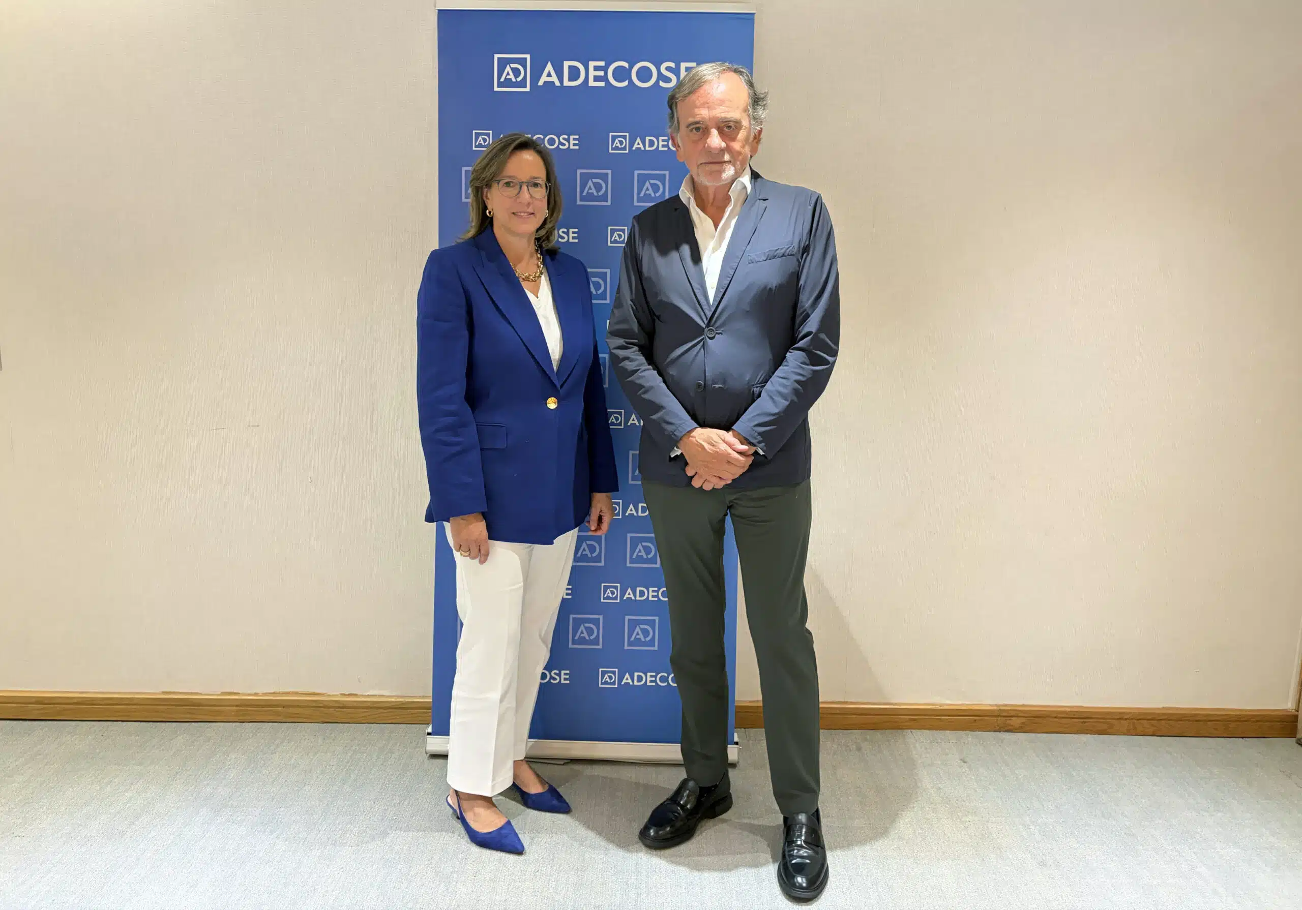 La Junta Directiva de ADECOSE incorpora a Elcano Broker como nuevo socio y celebra un almuerzo con Benedetta Cossarini, directora general de AIG Iberia