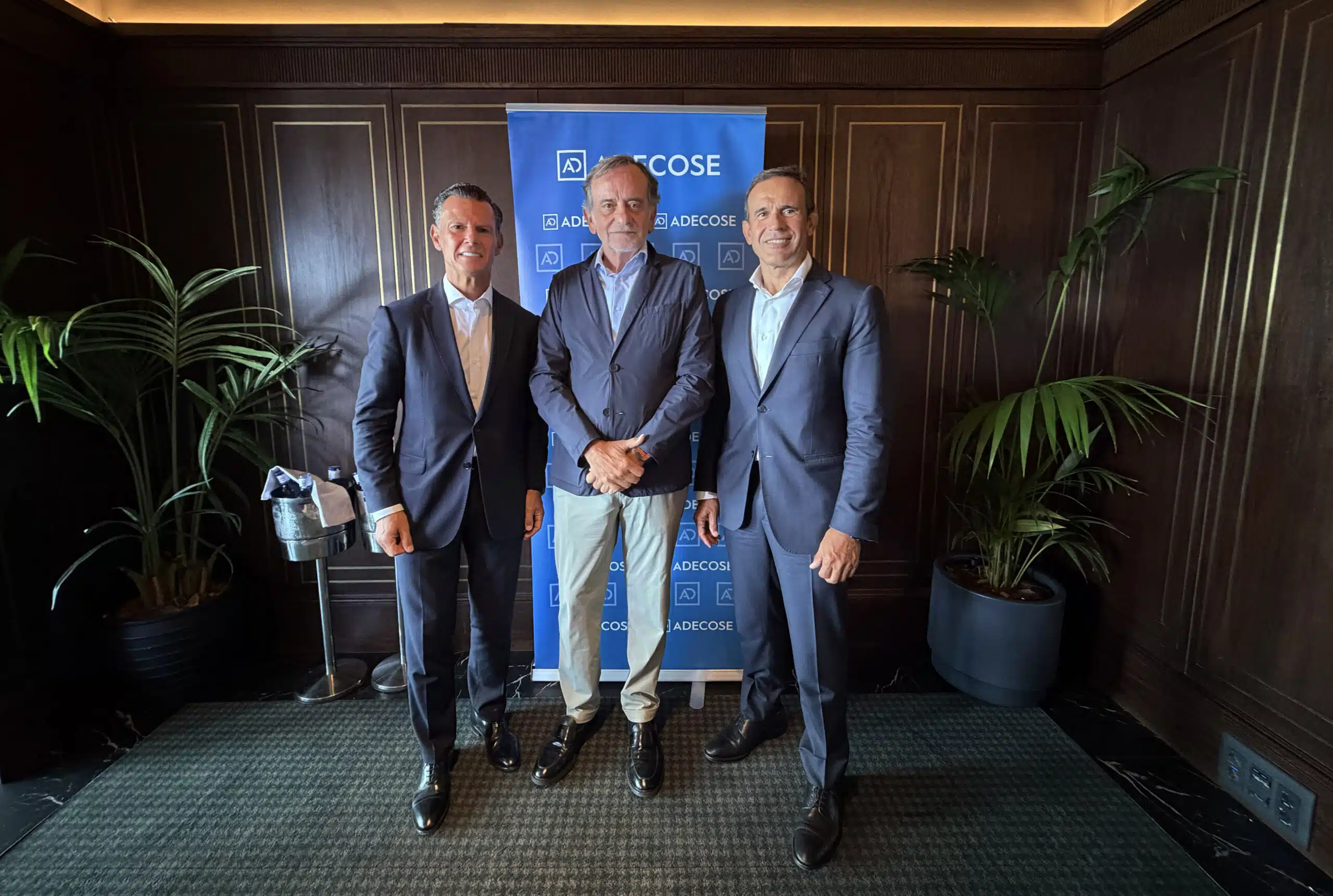 La Junta Directiva de ADECOSE incorpora a Barrón, Interprotección España y MCS del Mediterráneo y celebra un almuerzo con Jaume Masana, director general de SegurCaixa Adeslas